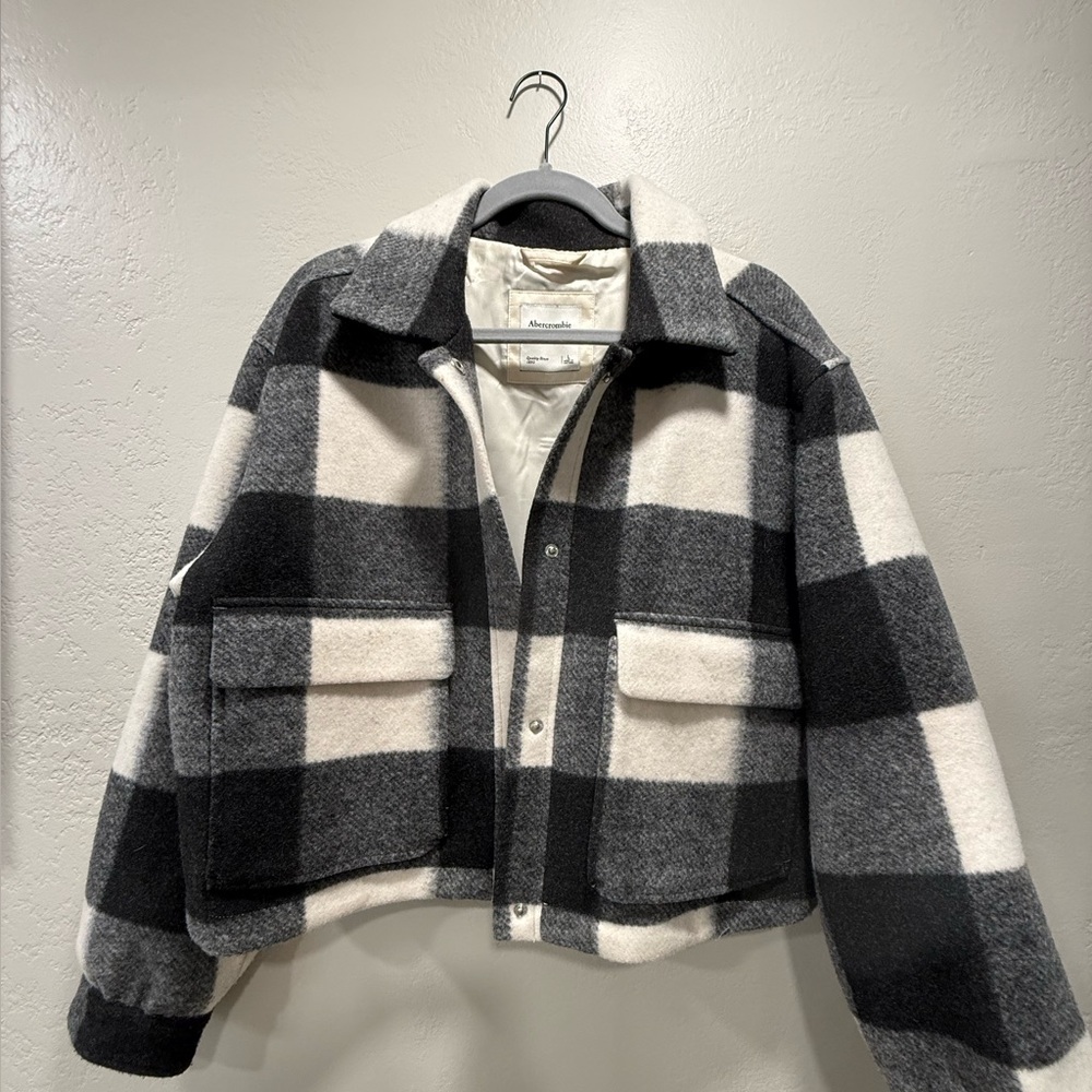Abercrombie and Fitch cropped buffalo plaid coat Large